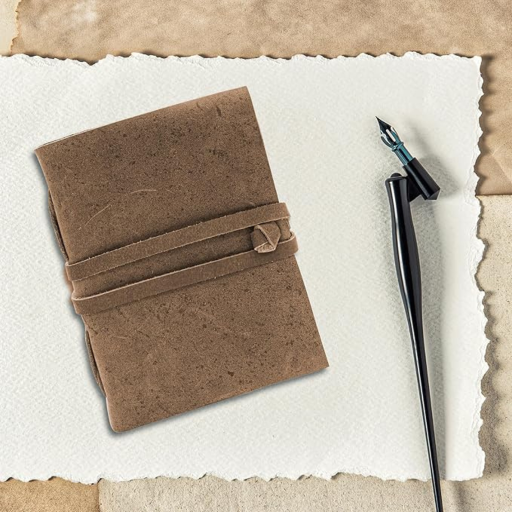 Cuaderno de cuero vintage hecho a mano con cierre envolvente – diario de escritura artesanal
