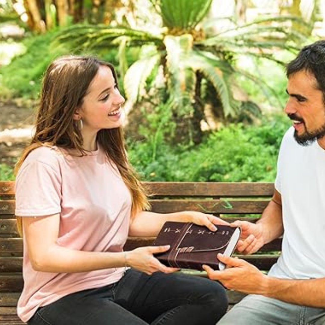 Cuaderno de cuero vintage con bolígrafo incluido – diario compacto con páginas con líneas