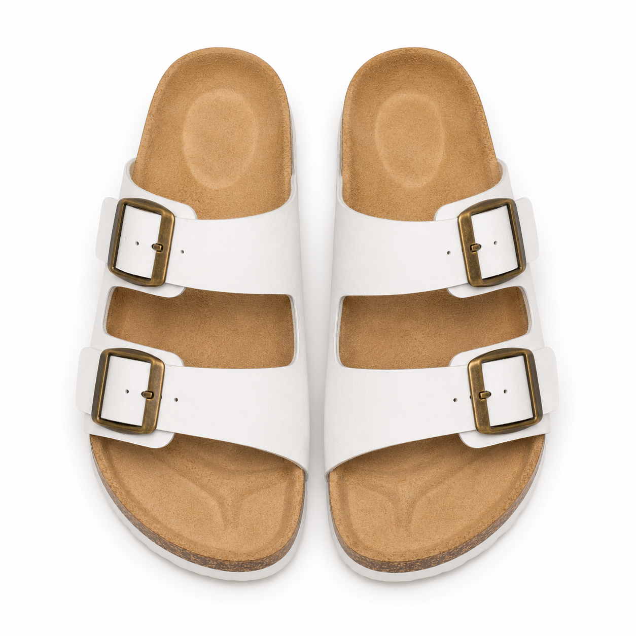 Detalle de hebillas en sandalias blancas unisex