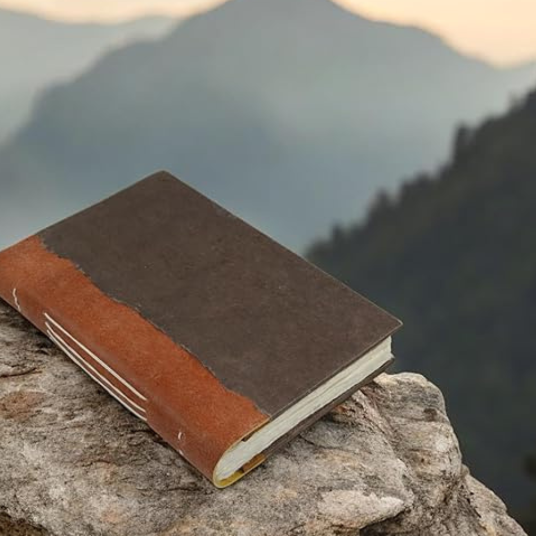Cuaderno vintage de cuero y papel Lokta hecho a mano – diario artesanal de escritura
