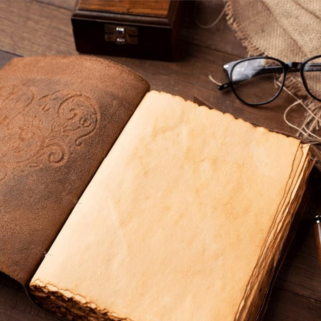 Cuaderno de cuero vintage con grabado de corazón – diario artesanal de escritura