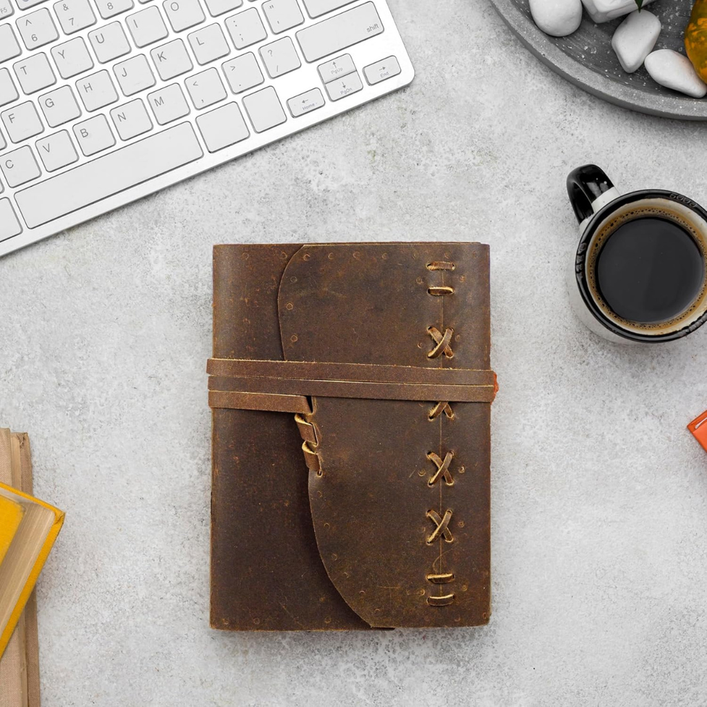 Cuaderno de cuero vintage con bolígrafo incluido – diario compacto con páginas con líneas