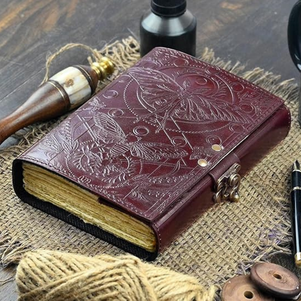 Cuaderno de cuero vintage con cerradura metálica – diario artesanal compacto con cierre seguro