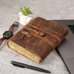 Cuaderno de cuero vintage con llave decorativa – diario artesanal compacto con cierre