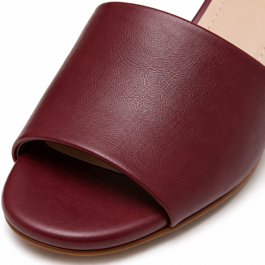 Elegantes sandalias para mujer en burdeos