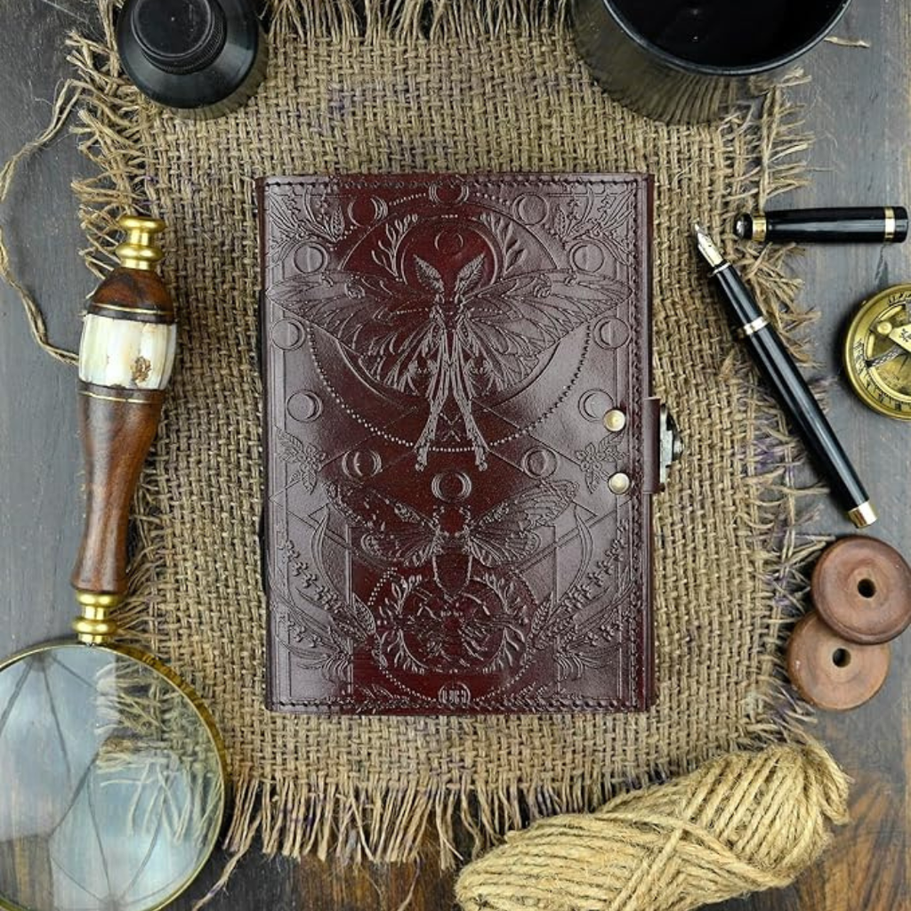 Cuaderno de cuero vintage con cerradura metálica – diario artesanal compacto con cierre seguro