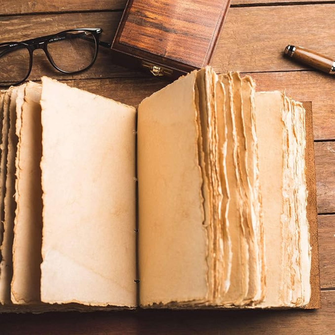 Cuaderno de cuero vintage con grabado de corazón – diario artesanal de escritura