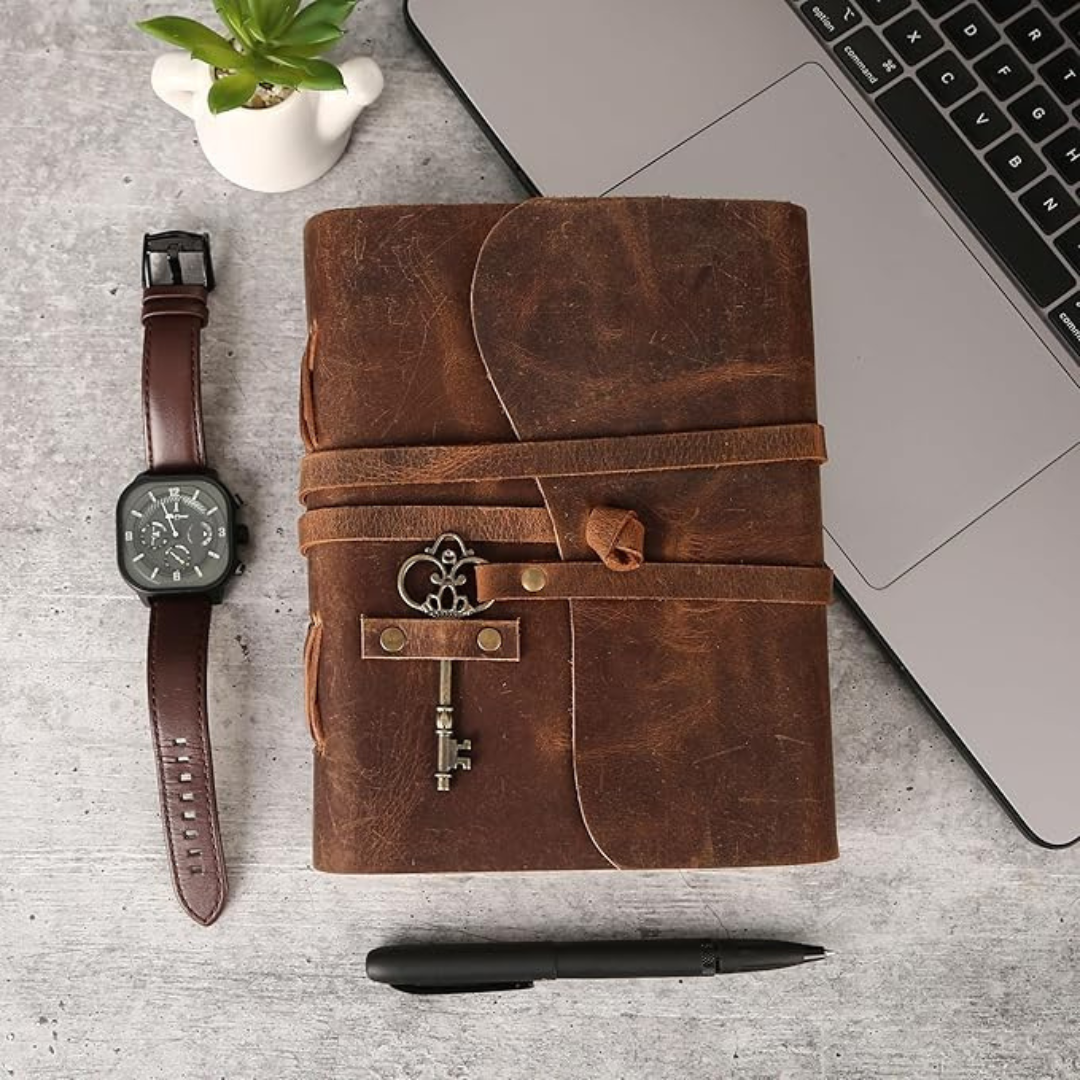 Cuaderno de cuero vintage con llave decorativa – diario artesanal compacto con cierre