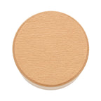 Portalápices cilíndrico ancho sobre un escritorio, color beige.