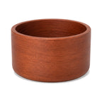 Portalápices redondo ancho de madera de cerezo en acabado mate.