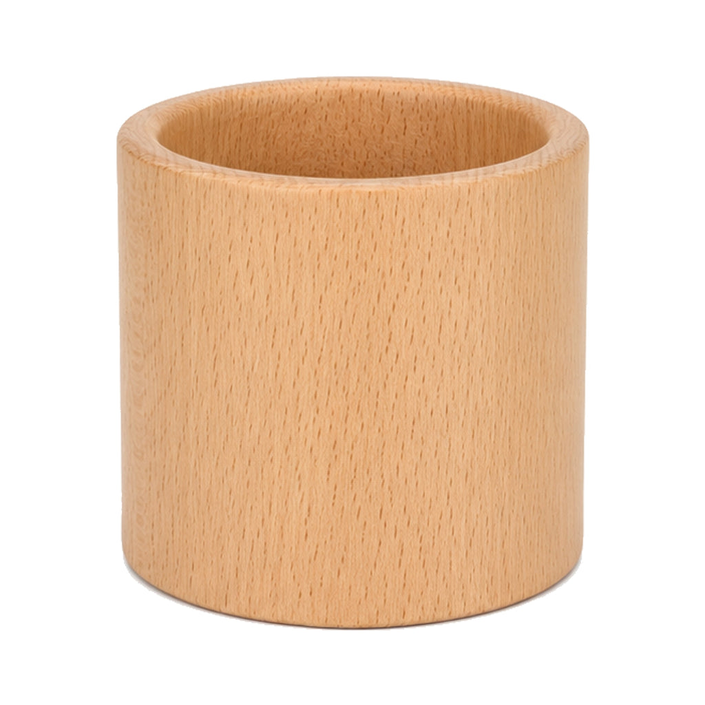 Portalápices cilíndrico ancho de madera de haya, color beige.