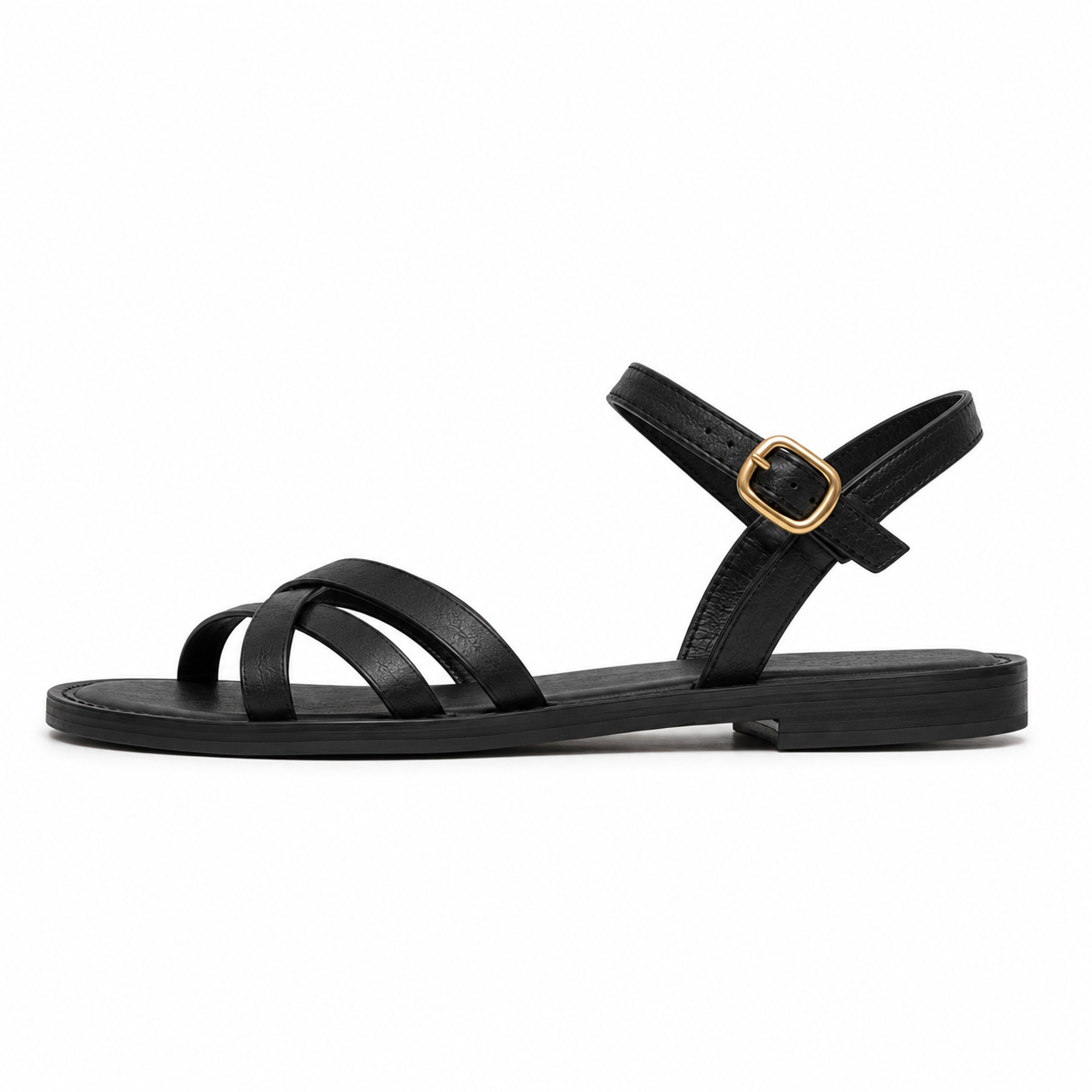 Detalle de tiras cruzadas en sandalias negras