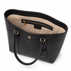 Etiqueta de diseño en el bolso tote