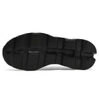 Detalle del ajuste flexible y cómodo de las zapatillas deportivas SKYLACE
