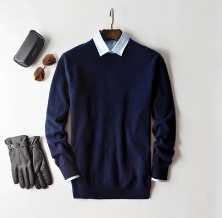 Vista completa del jersey beige de cachemira con cuello en V para hombre.