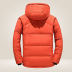 Chaqueta Nordfall en color naranja sobre fondo neutro