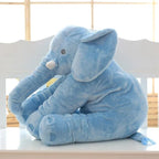 Detalle de la cabeza del cojín elefante mostrando bordados seguros