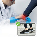 Persona caminando cómodamente con las zapatillas ortopédicas OrthoPro