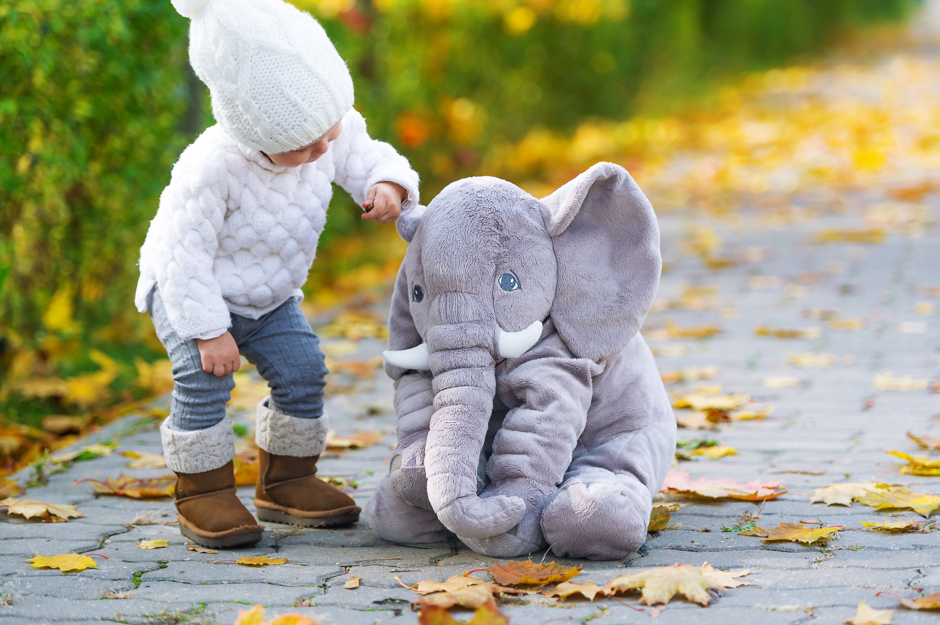 Cojín elefante de peluche en diferentes colores y tamaños