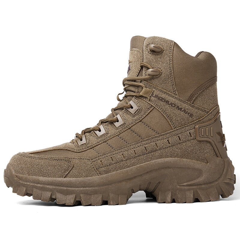 Botas tácticas en uso durante actividad de camping en bosque