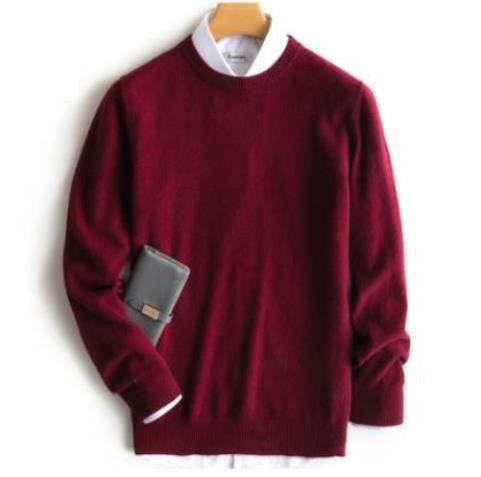 Jersey de cachemira para hombre plegado mostrando su textura suave y acabado refinado.
