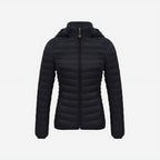 Chaqueta acolchada ultraligera para mujer ORNISHOP en color negro, vista frontal con cremallera y bolsillos laterales