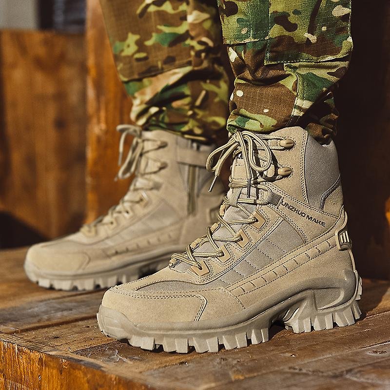 Botas tácticas impermeables con protección antipinchazos en color café, vista frontal completa