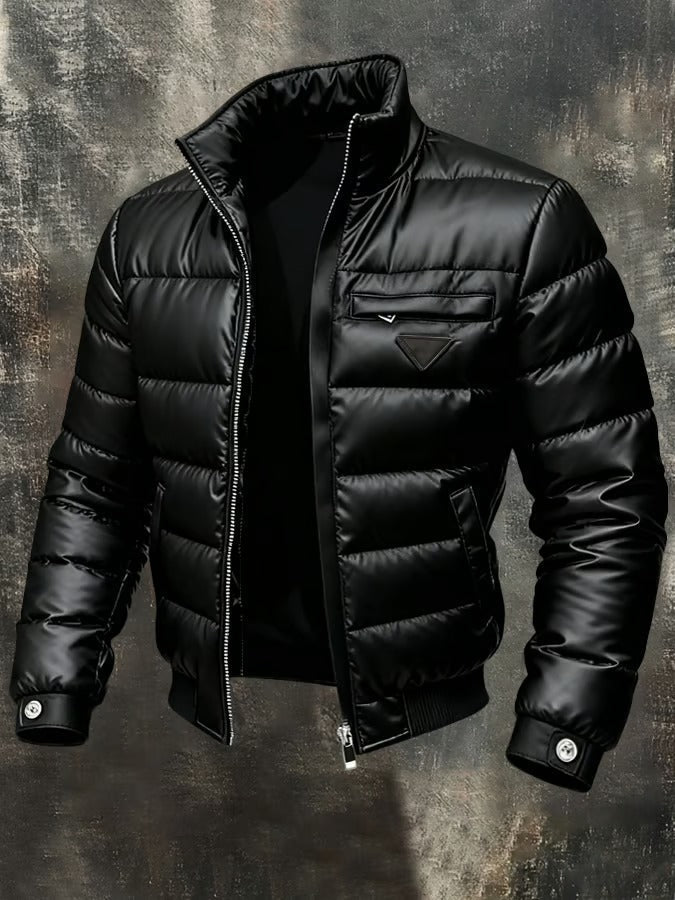 Chaqueta Ragnar Retro de Montaña en negro, vista frontal mostrando el diseño vintage y los bolsillos funcionales