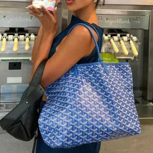Bolso grande de mujer elegante en distintos colores mostrando su diseño sofisticado