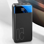 Cargador portátil TitanCharge de 100.000mAh en color negro con múltiples puertos USB