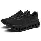 Detalle del tejido de malla aireada y construcción flexible de las zapatillas SKYLACE