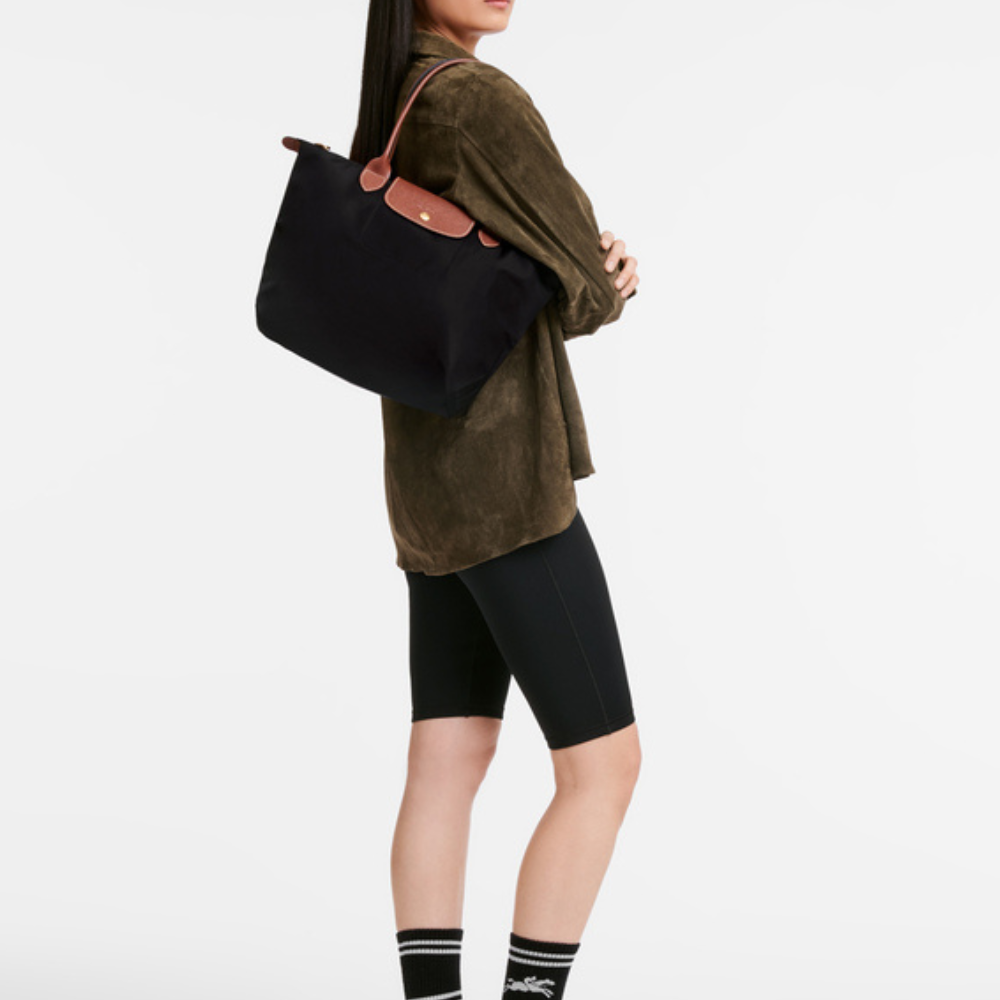 Bolso Longchanp Le Pliage mostrando el interior espacioso y compartimentos organizados