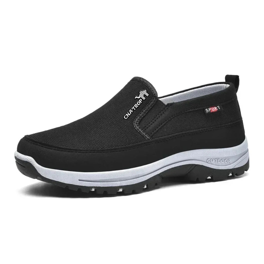 Detalle de la puntera espaciosa y plantilla amortiguada de las zapatillas OrthoPro