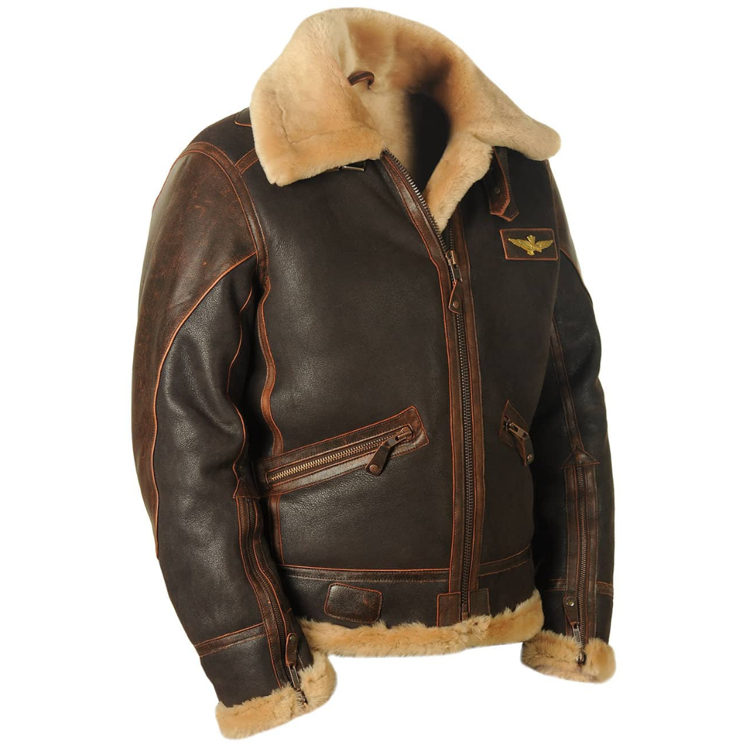Detalle del cuello oversize de borreguillo en bomber para hombre