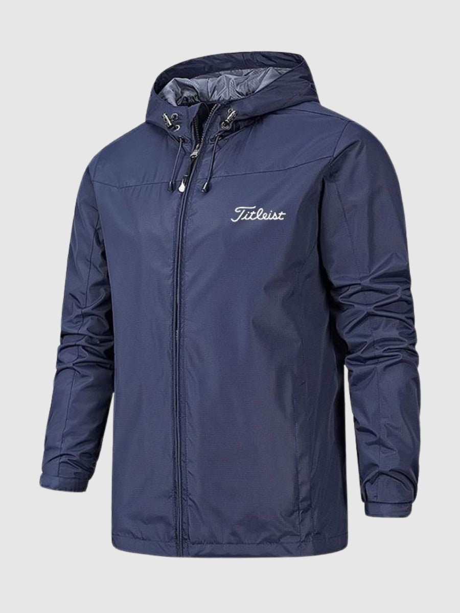 Detalle del diseño y acabados de la chaqueta impermeable Titleist