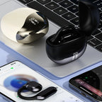 Estuche cargador con pantalla LED indicando nivel de batería de los auriculares