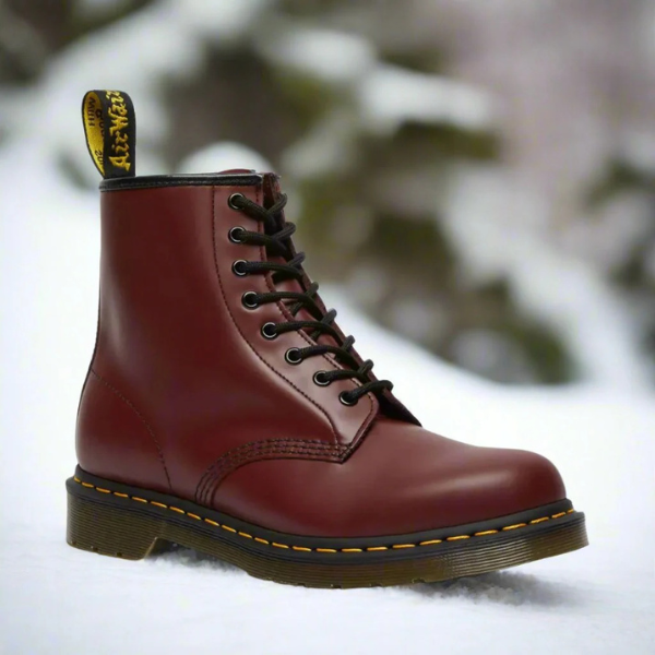 Botas Martens de piel en diferentes colores disponibles, vista de conjunto