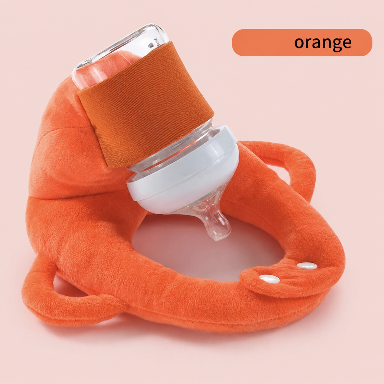 Detalle del sistema de sujeción del biberón en el cojín ergonómico