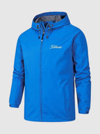 Chaqueta Titleist cortavientos e impermeable en uso