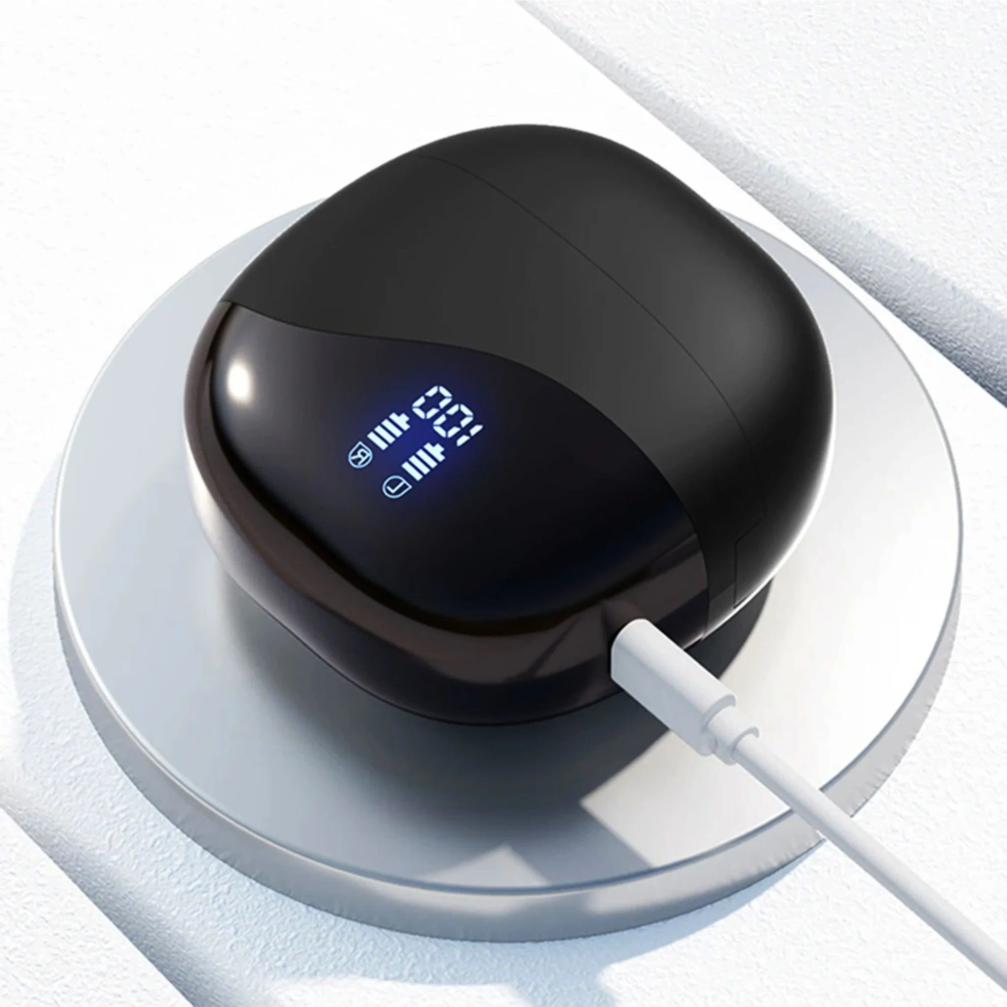 Persona usando auriculares traductores en conversación multiidioma