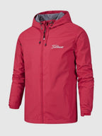 Variedad de colores y tallas de la chaqueta impermeable Titleist