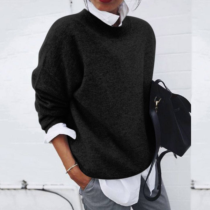 Jersey de cachemira elegante combinado en look casual sofisticado