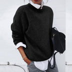 Jersey de cachemira elegante combinado en look casual sofisticado