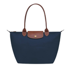 Bolso Longchanp Le Pliage en color blanco nieve sobre fondo neutro