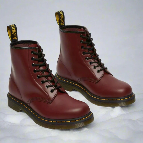 Botas Martens puestas, mostrando cómo quedan con diferentes estilos de pantalón