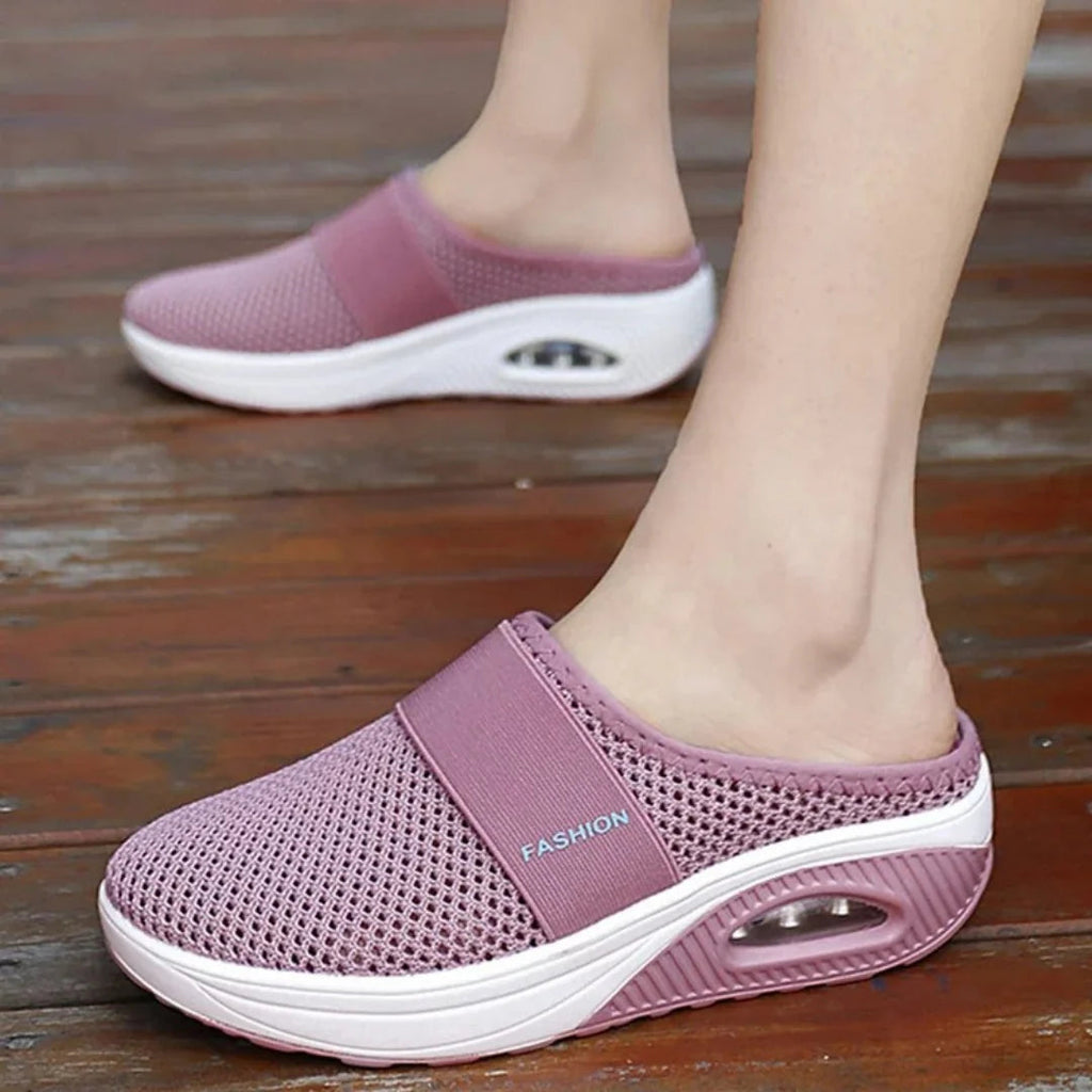 Malla técnica ultra transpirable de las zapatillas OrthoAir manteniendo los pies frescos