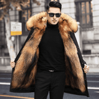 Hombre vistiendo la parka invernal Olivier en entorno urbano