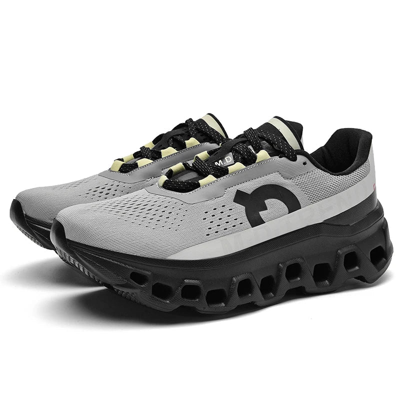 Zapatillas deportivas SKYLACE en variante de color negro con detalles