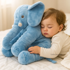 Cojín elefante gris mullido en habitación infantil moderna