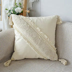 Cojín decorativo con textura y flecos